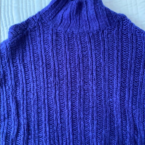 Turtle Neck - Picture 2 of 2